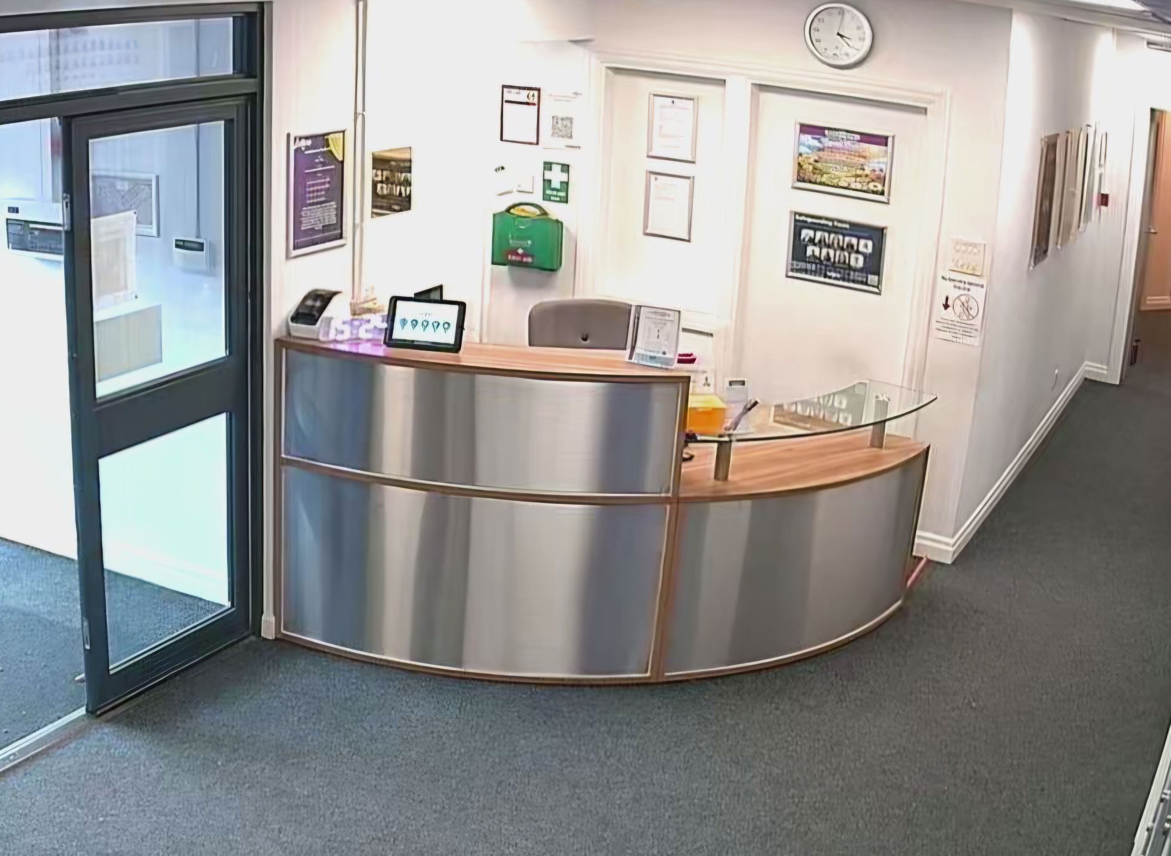 Peter Barnes - A Desk Transformation with Brushed Steel Sheet