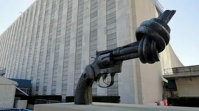 The Knotted Gun, metals4U top 10 sculptures